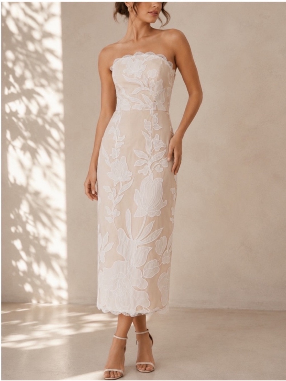 ✨NEW✨Elliatt Flor Dress Strapless Cocktail Midi in Ivory